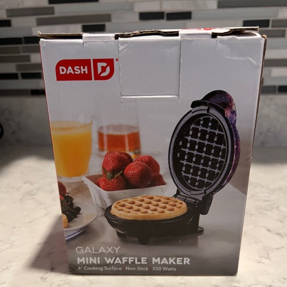 Dash Galaxy Mini Waffle Maker - Picture 3 of 4